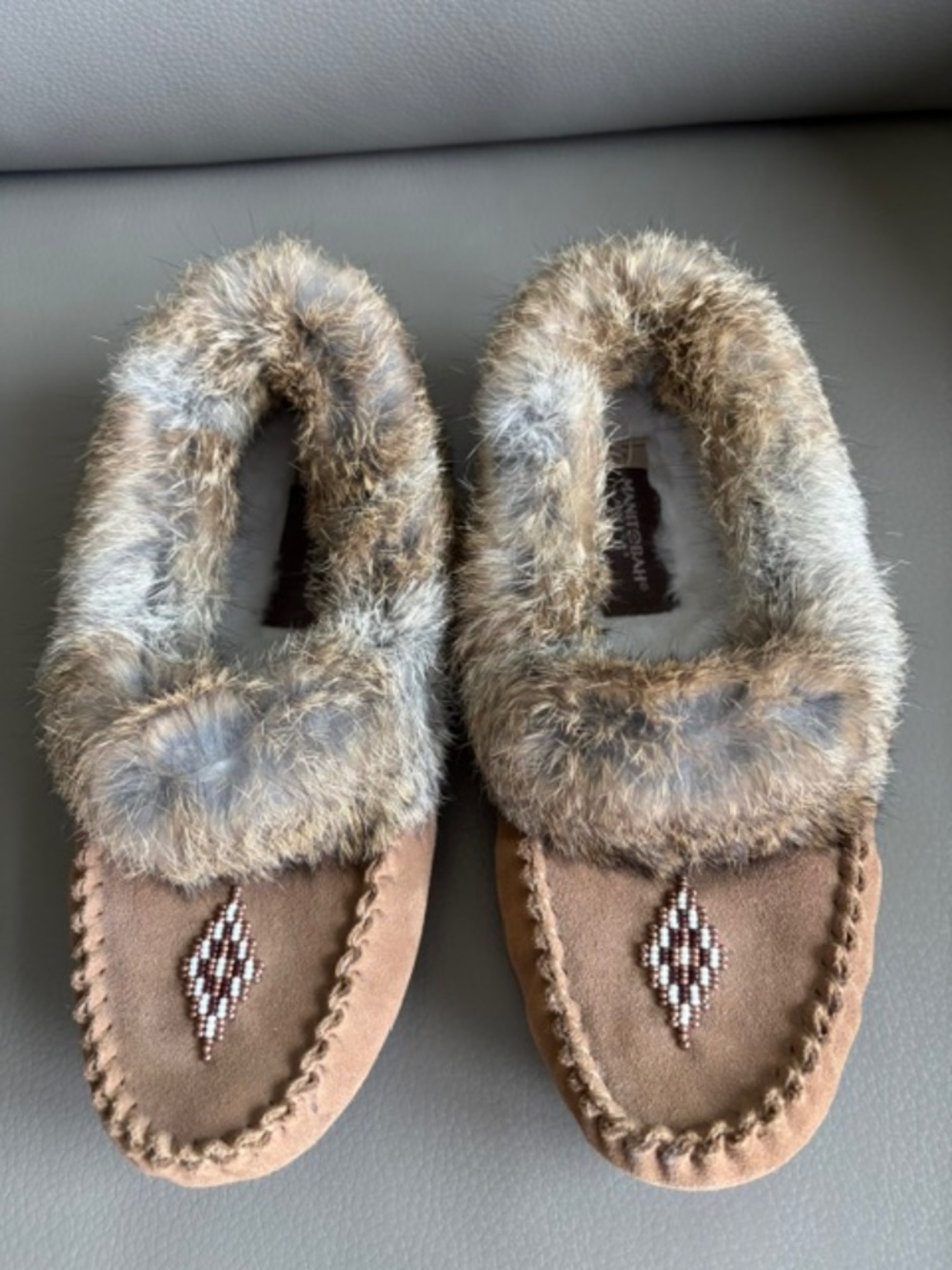 MANITOBAH MUKLUKS Street Moc sz L7 suede upper leather rabbit fur beading